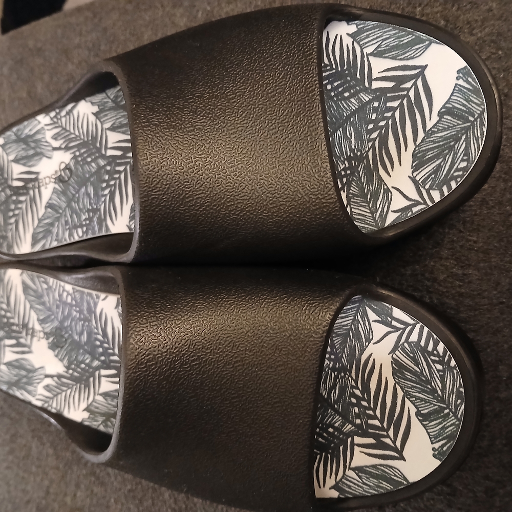 Baretraps sandals
